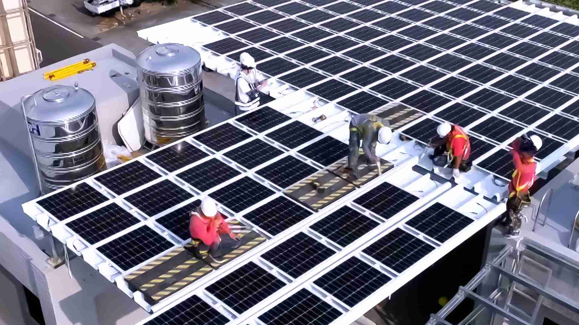 EBpay着力于替代能源之技术研发，，，如光电浪板的相关制程、、设备与产品，，其中所开发之光电整合型浪板，，，减少传统金属支架安装，，，，更提升耐候度，，，可广泛运用于多元场域，，，，并辅助建筑达到净零碳排目标